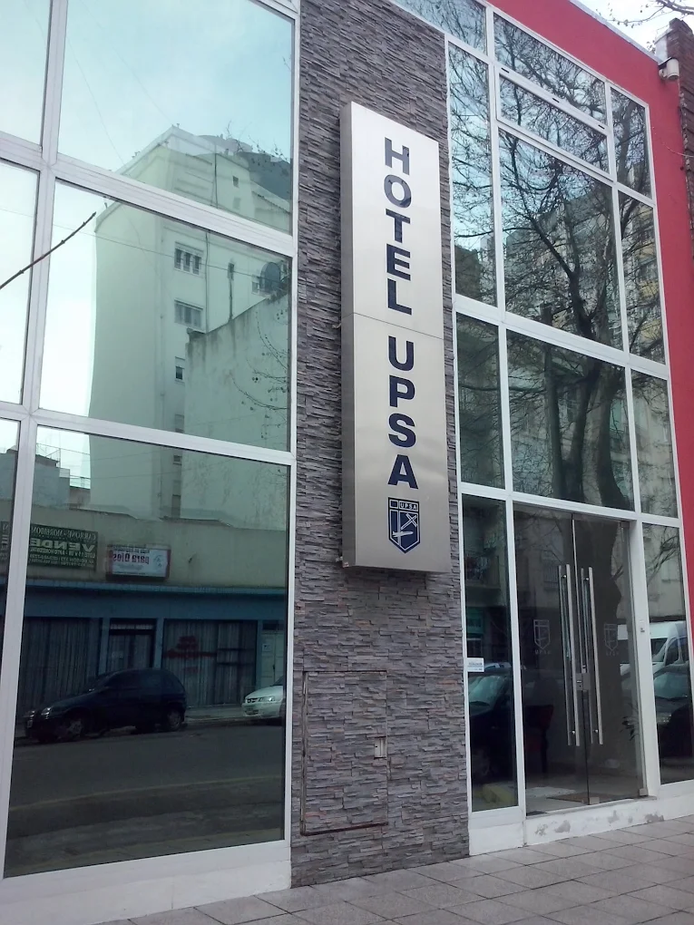 Fachada del Hotel UPSA